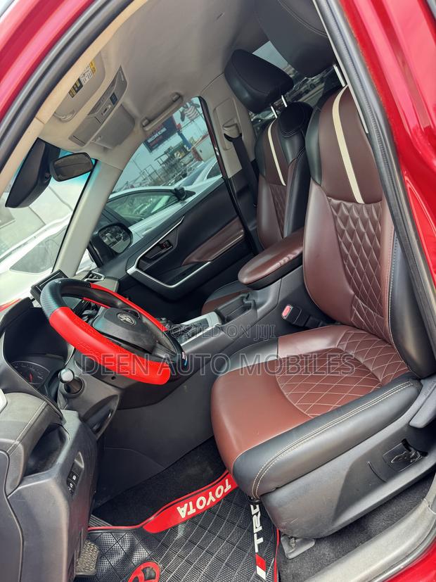 Toyota RAV4 LE AWD 2020 Red