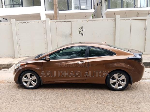 Hyundai Elantra SE Coupe FWD (1.8L 4cyl 6A) 2013 Brown