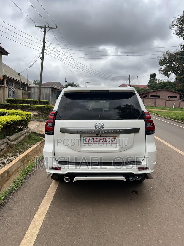 Toyota Land Cruiser Prado 2012 White