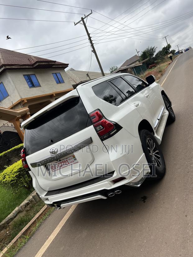 Toyota Land Cruiser Prado 2012 White