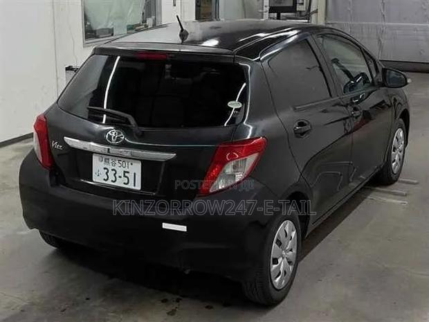 Toyota Vitz 1.0 FWD 5dr 2012 Black