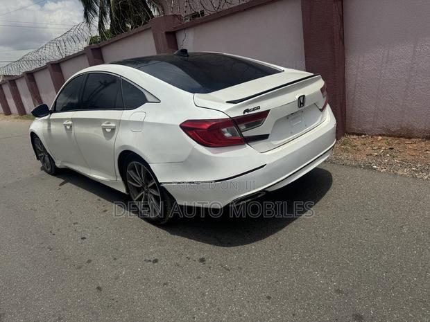 Honda Accord Sport (1.5L 4cyl Turbo CVT) 2019 White