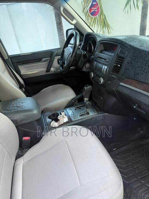 Mitsubishi Pajero 3.0 2011 Gray