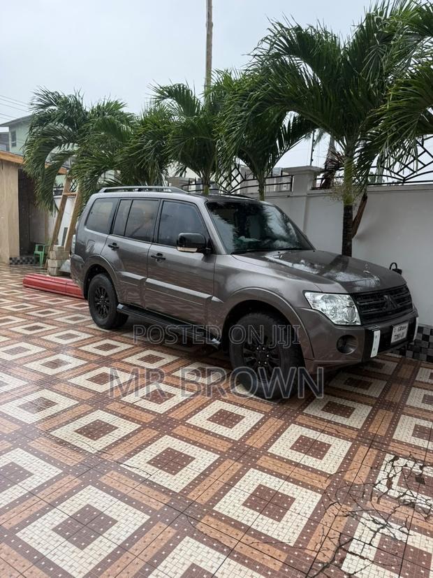 Mitsubishi Pajero 3.0 2011 Gray