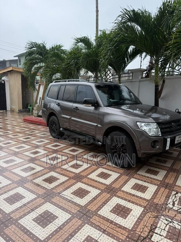 Mitsubishi Pajero 3.0 2011 Gray