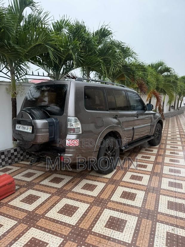 Mitsubishi Pajero 3.0 2011 Gray
