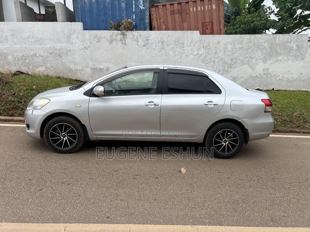 Toyota Belta 2012 Silver