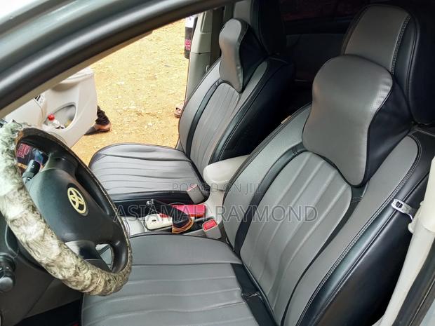 Toyota Corolla LE 4dr Sedan (1.8L 4cyl 4A) 2012 Gray