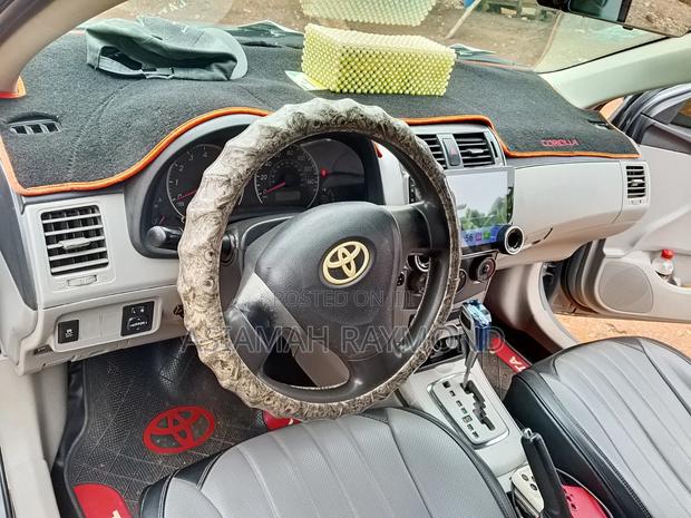 Toyota Corolla LE 4dr Sedan (1.8L 4cyl 4A) 2012 Gray