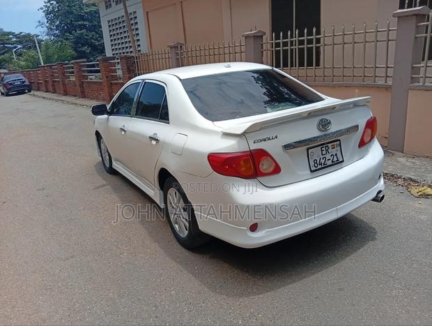 Toyota Corolla 2009 White