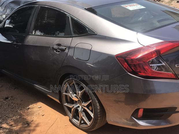 Honda Civic Touring Sedan 2018 Gray