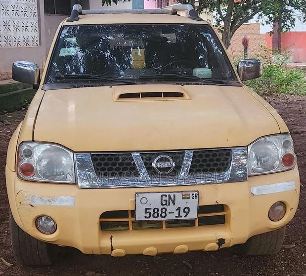 Nissan Hardbody 2019 Gold