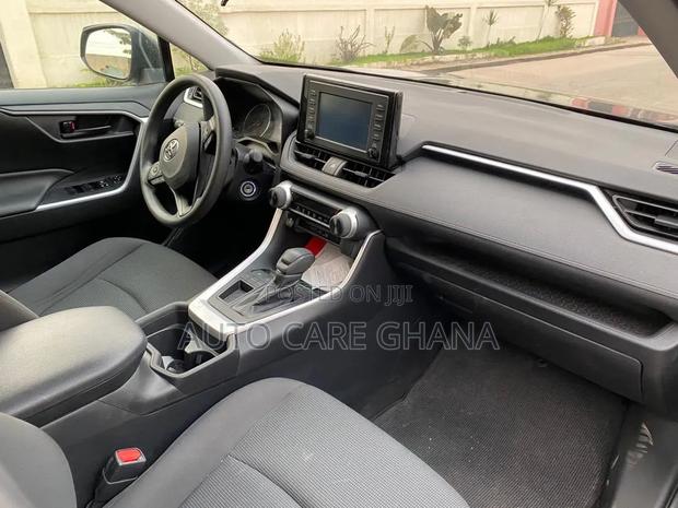 Toyota RAV4 LE FWD 2020 Brown