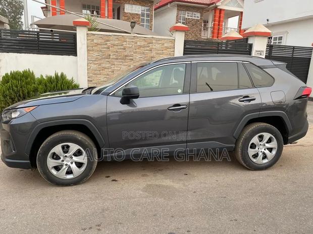 Toyota RAV4 LE FWD 2020 Brown