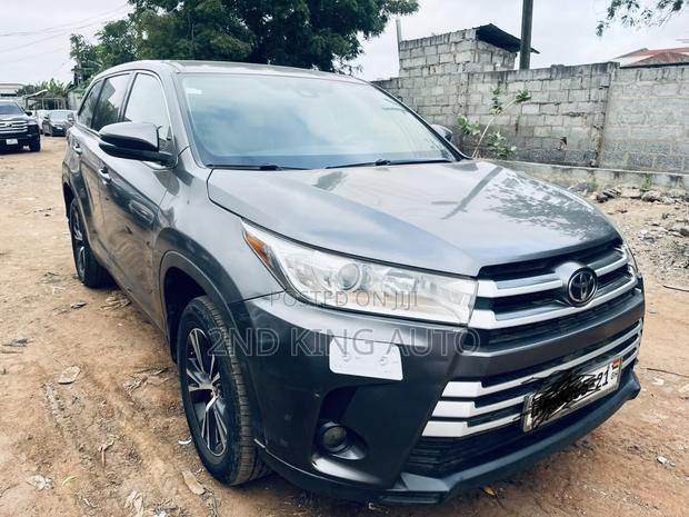 Toyota Highlander LE 2019 Gray