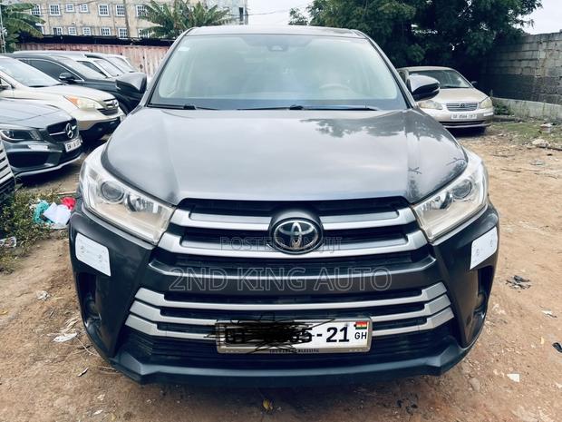 Toyota Highlander LE 2019 Gray