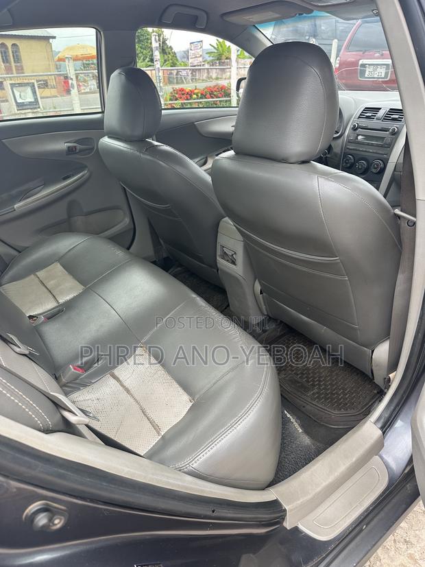 Toyota Corolla LE 4dr Sedan (1.8L 4cyl 4A) 2010 Gray