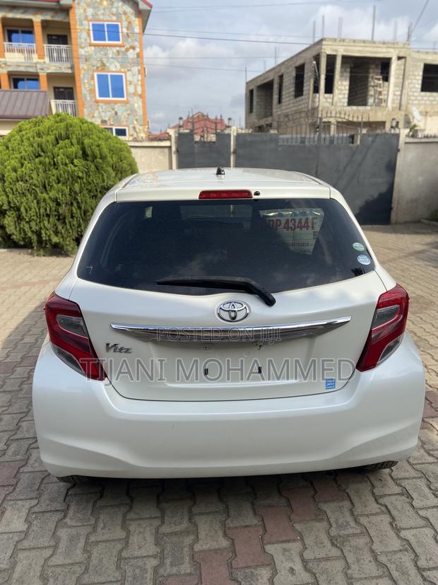 Toyota Vitz 1.0 FWD 5dr 2015 White