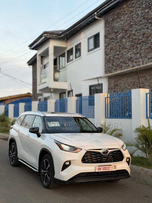 Toyota Highlander XLE AWD 2023 White