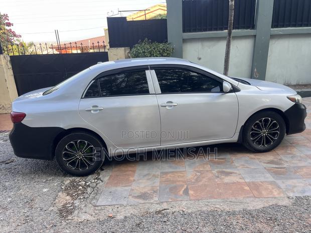 Toyota Corolla LE 4dr Sedan (1.8L 4cyl 4A) 2010 Silver