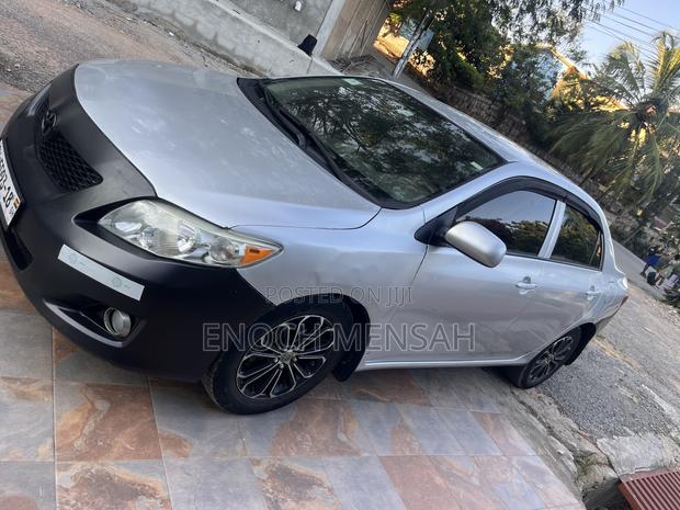 Toyota Corolla LE 4dr Sedan (1.8L 4cyl 4A) 2010 Silver