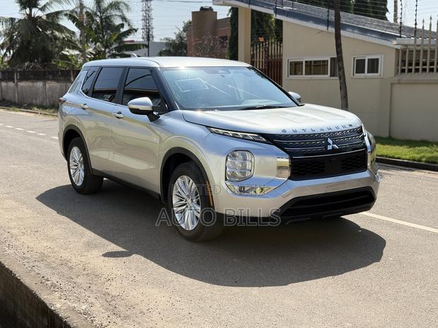 Mitsubishi Outlander SEL 2022 Silver