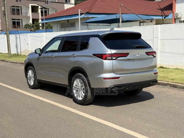 Mitsubishi Outlander SEL 2022 Silver