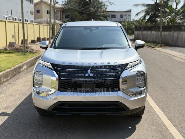 Mitsubishi Outlander SEL 2022 Silver