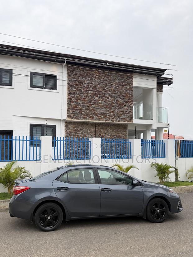 Toyota Corolla LE Eco (1.8L 4cyl 2A) 2019 Gray