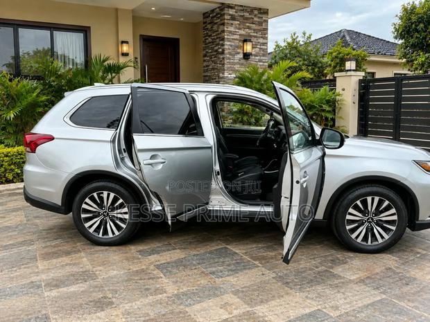 Mitsubishi Outlander SEL S-AWC 2020 Silver