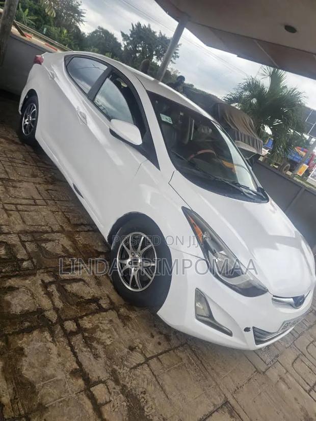 Hyundai Elantra SE Sedan FWD (1.8L 4cyl 6A) 2016 White