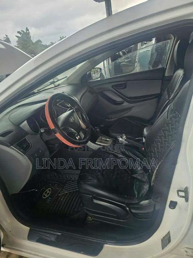 Hyundai Elantra SE Sedan FWD (1.8L 4cyl 6A) 2016 White