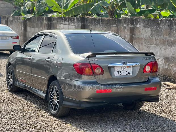 Toyota Corolla 2005 Gray