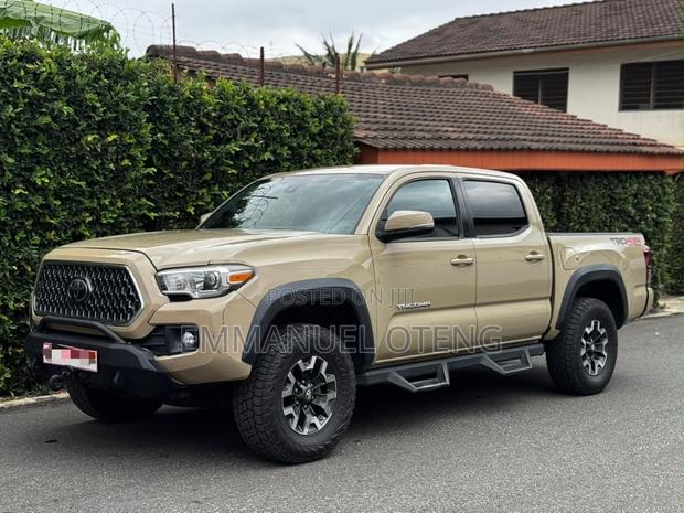 Toyota Tacoma 2019 Gold
