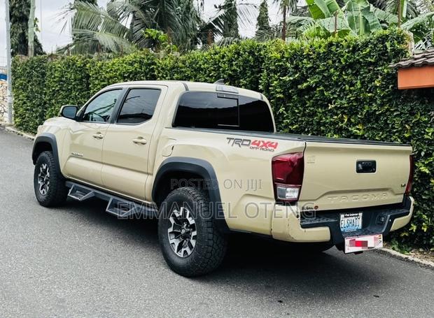 Toyota Tacoma 2019 Gold