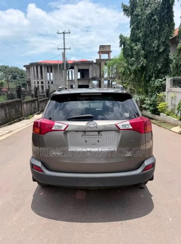Toyota RAV4 LE 4dr SUV AWD (2.5L 4cyl 6A) 2015 Gray