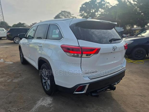 Toyota Highlander XLE 4x4 V6 (3.5L 6cyl 8A) 2018 White