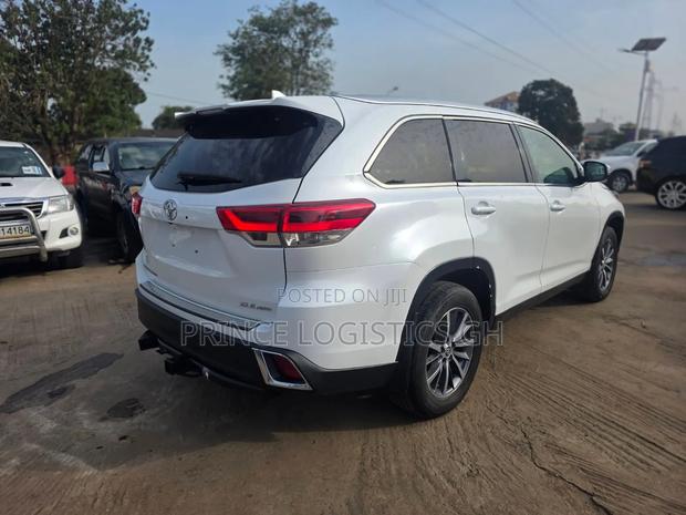 Toyota Highlander XLE 4x4 V6 (3.5L 6cyl 8A) 2018 White