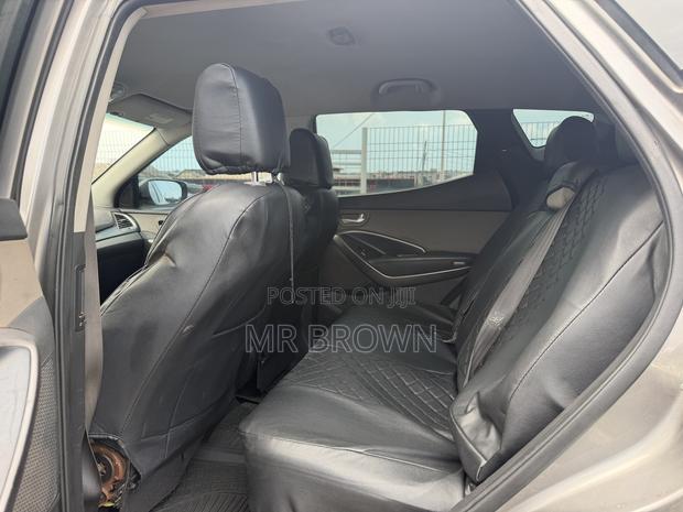 Hyundai Santa Fe GLS 4dr SUV (3.3L 6cyl 6A) 2014 Gray