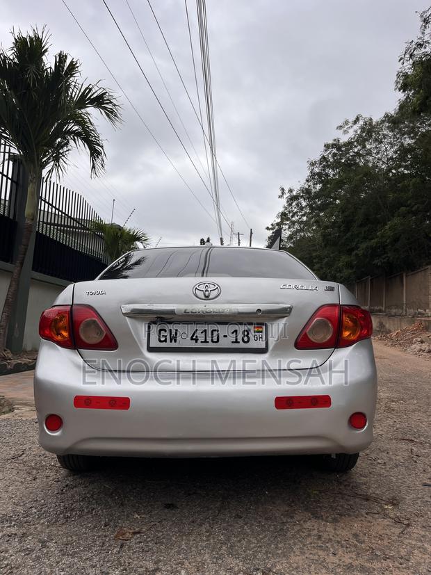 Toyota Corolla 2010 Silver