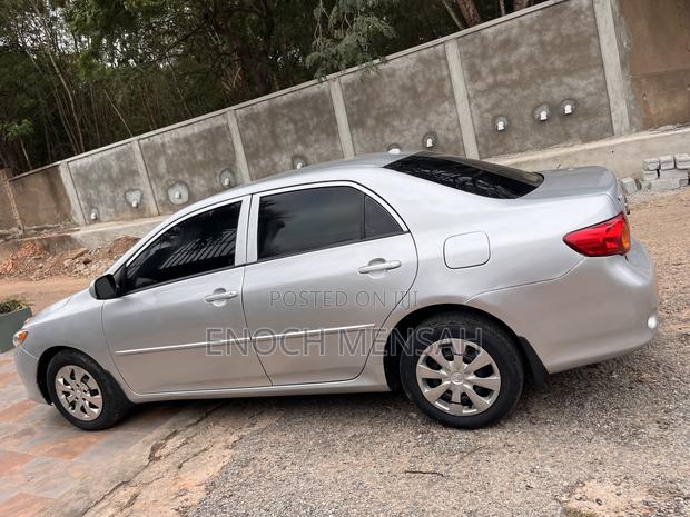 Toyota Corolla 2010 Silver