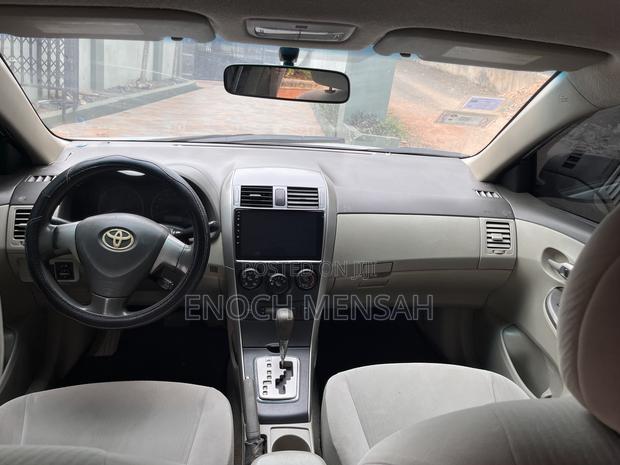 Toyota Corolla 2010 Silver