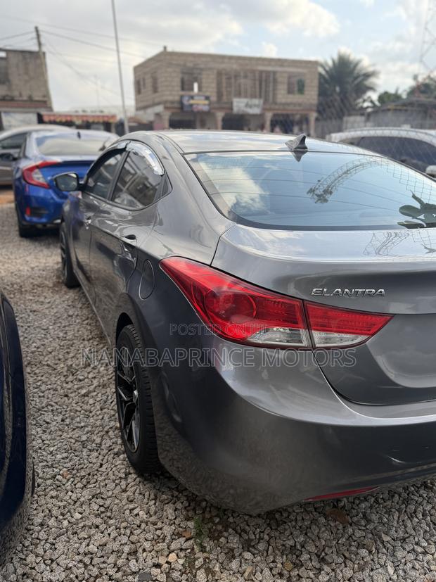 Hyundai Elantra SE Coupe FWD (1.8L 4cyl 6A) 2013 Gray
