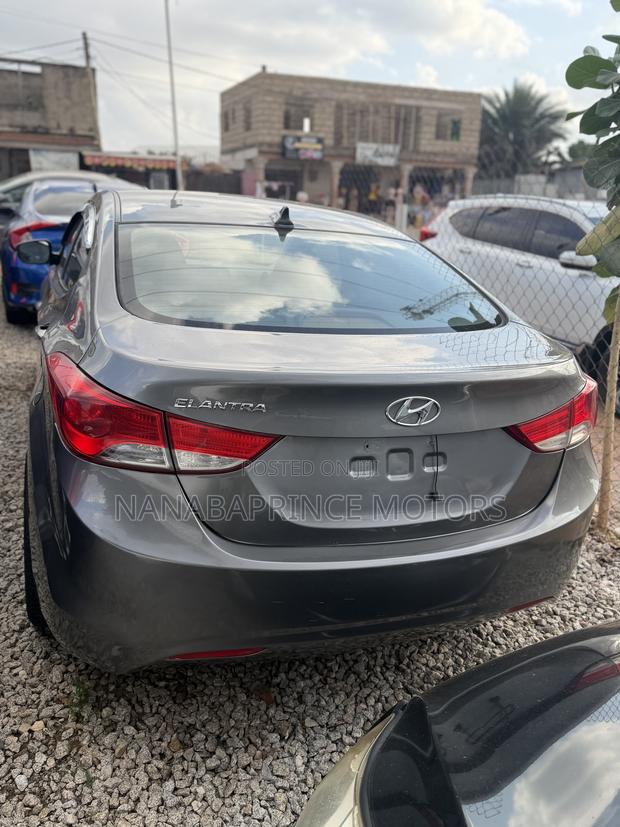 Hyundai Elantra SE Coupe FWD (1.8L 4cyl 6A) 2013 Gray