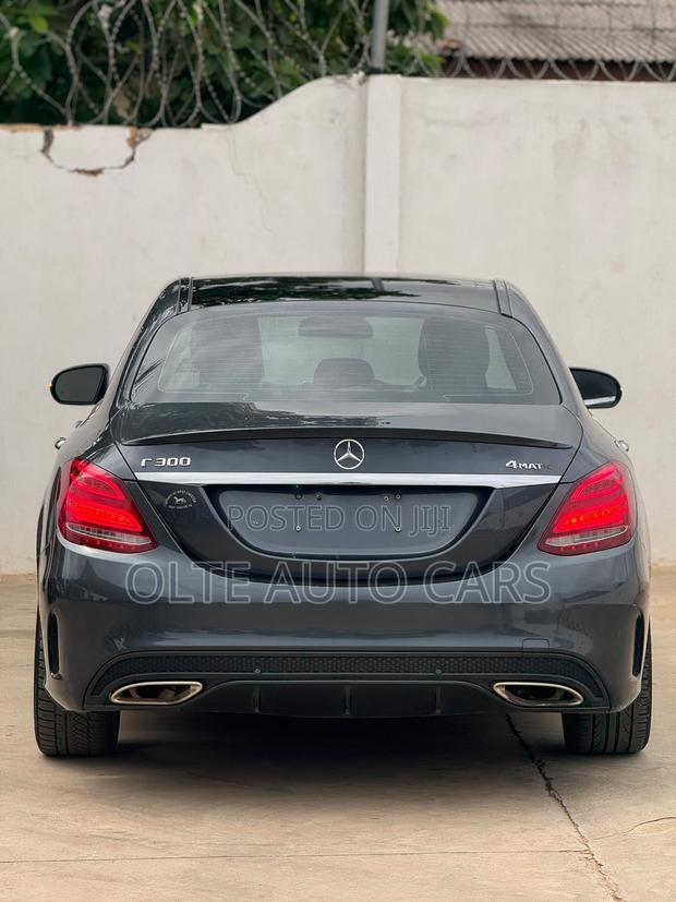 Mercedes-Benz C300 Base 4Matic Sedan AWD (2.0L 4cyl 7A) 2017 Gray