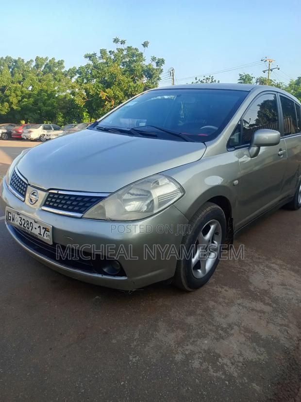 Nissan Tiida 2006 Gold