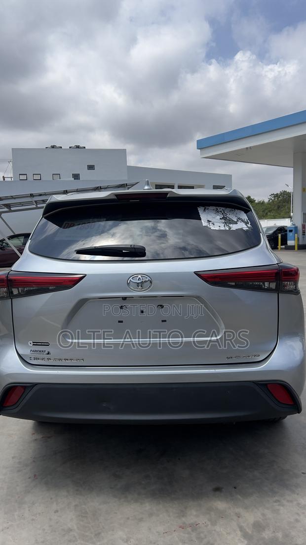 Toyota Highlander XLE 2021 Silver