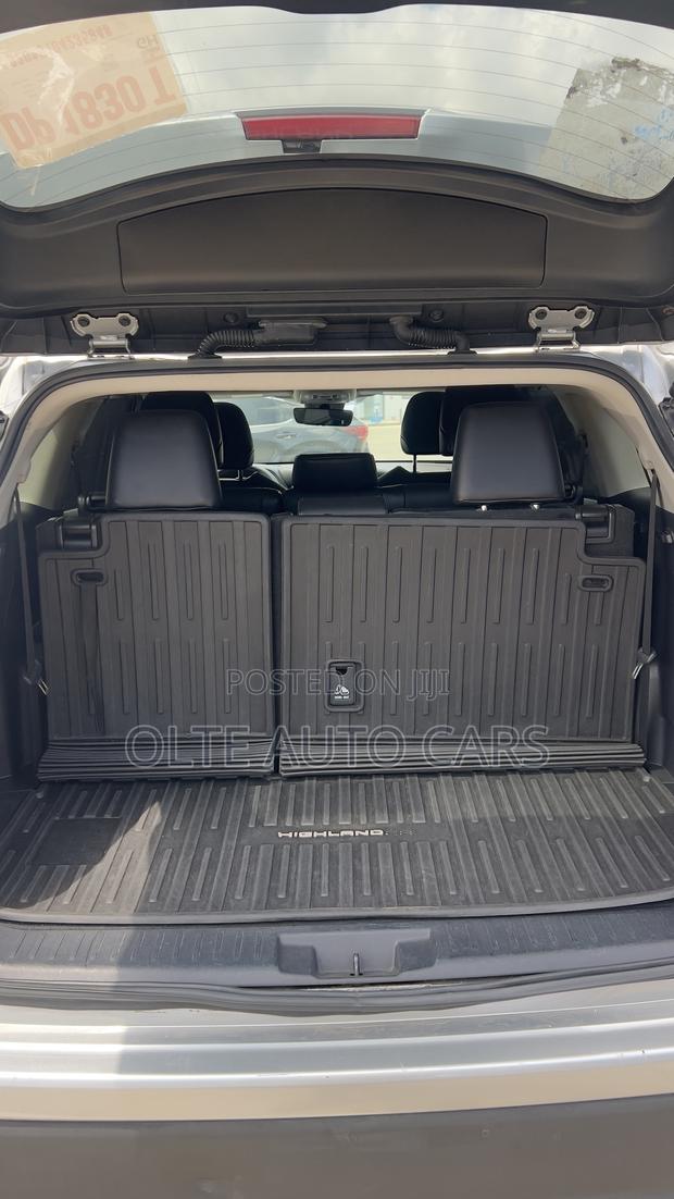 Toyota Highlander XLE 2021 Silver