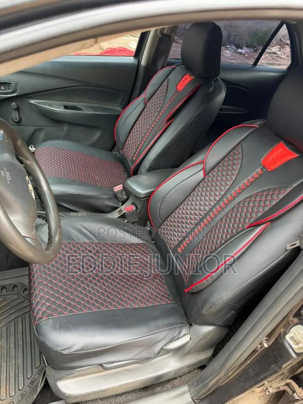 Toyota Yaris Base Sedan 4dr 2010 Black