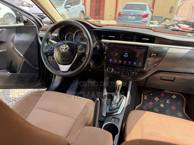 Toyota Corolla LE 4dr Sedan (1.8L 4cyl CVT) 2015 Black